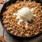 That perfect bite. 🥄✨ Warm, spiced apples + crunchy crumble + cold ice cream = the math of happiness. Tag someone who needs this bowl right now! #CozyVibes #FoodPorn #AppleCrisp #Yum